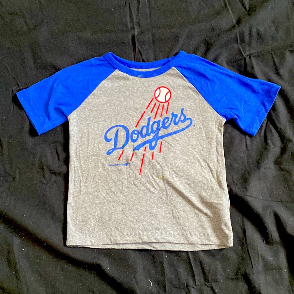 I am selling a kids shirt